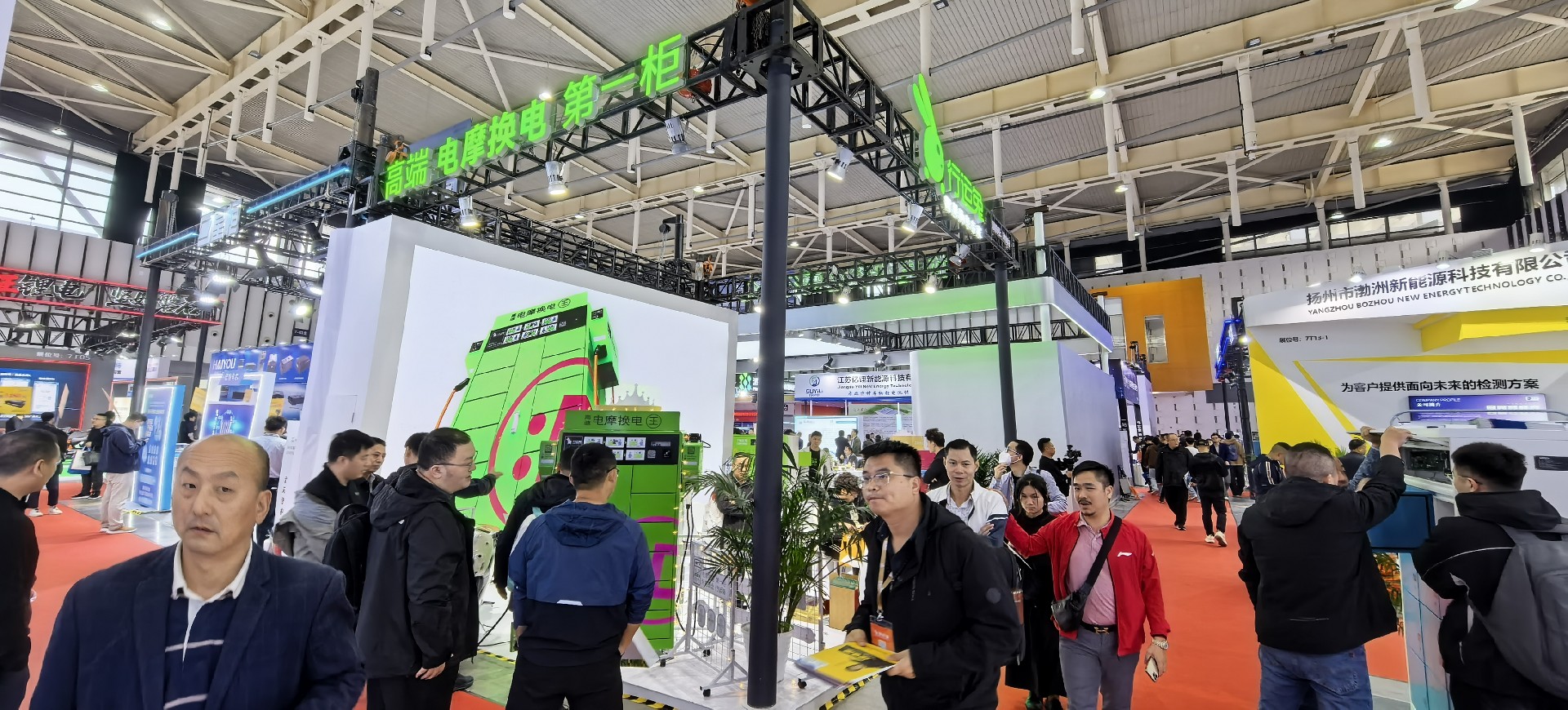 电摩换电第一柜 | 南京展破卷突围重新定义短出行新生态